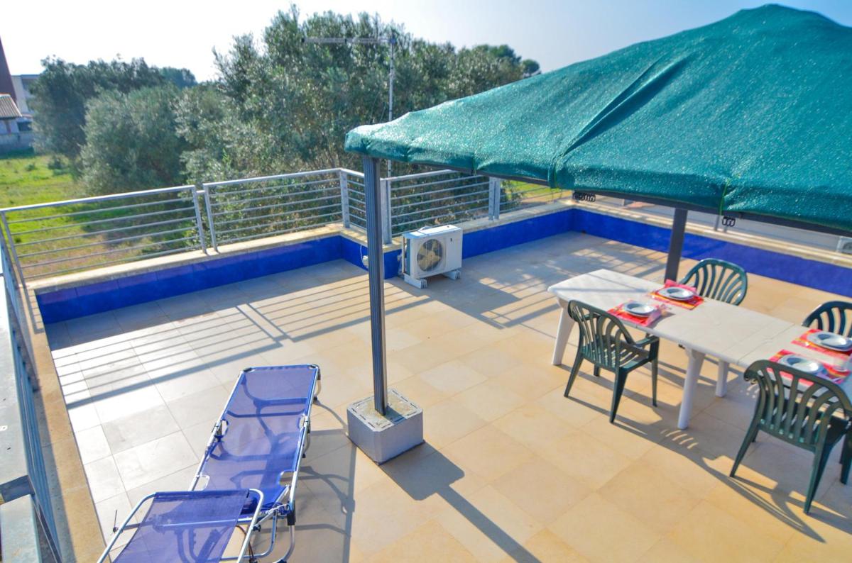 Villa Mina con giardino a Torre Colimena - Housity