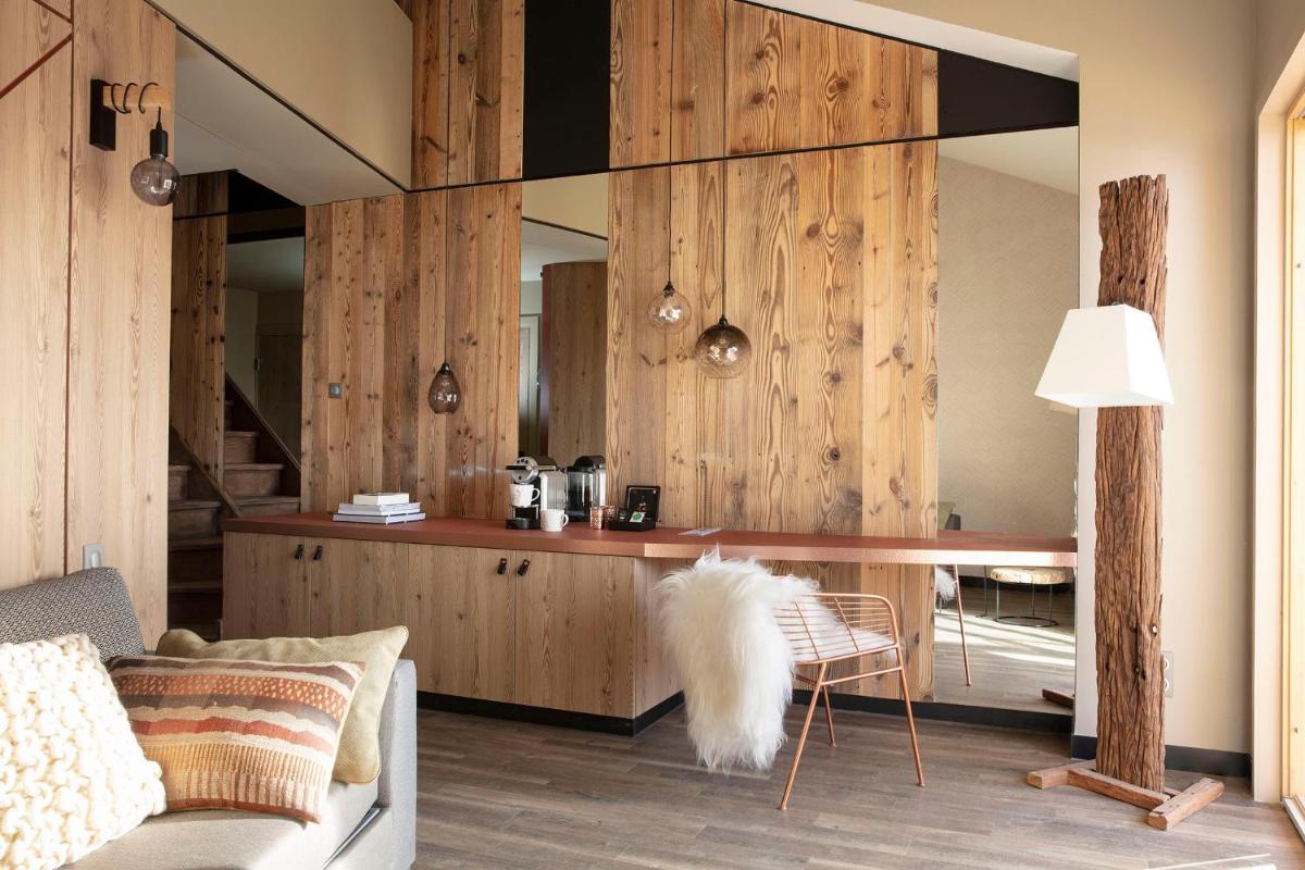 Coin salon dans l'établissement Grandes Rousses Hotel & Spa