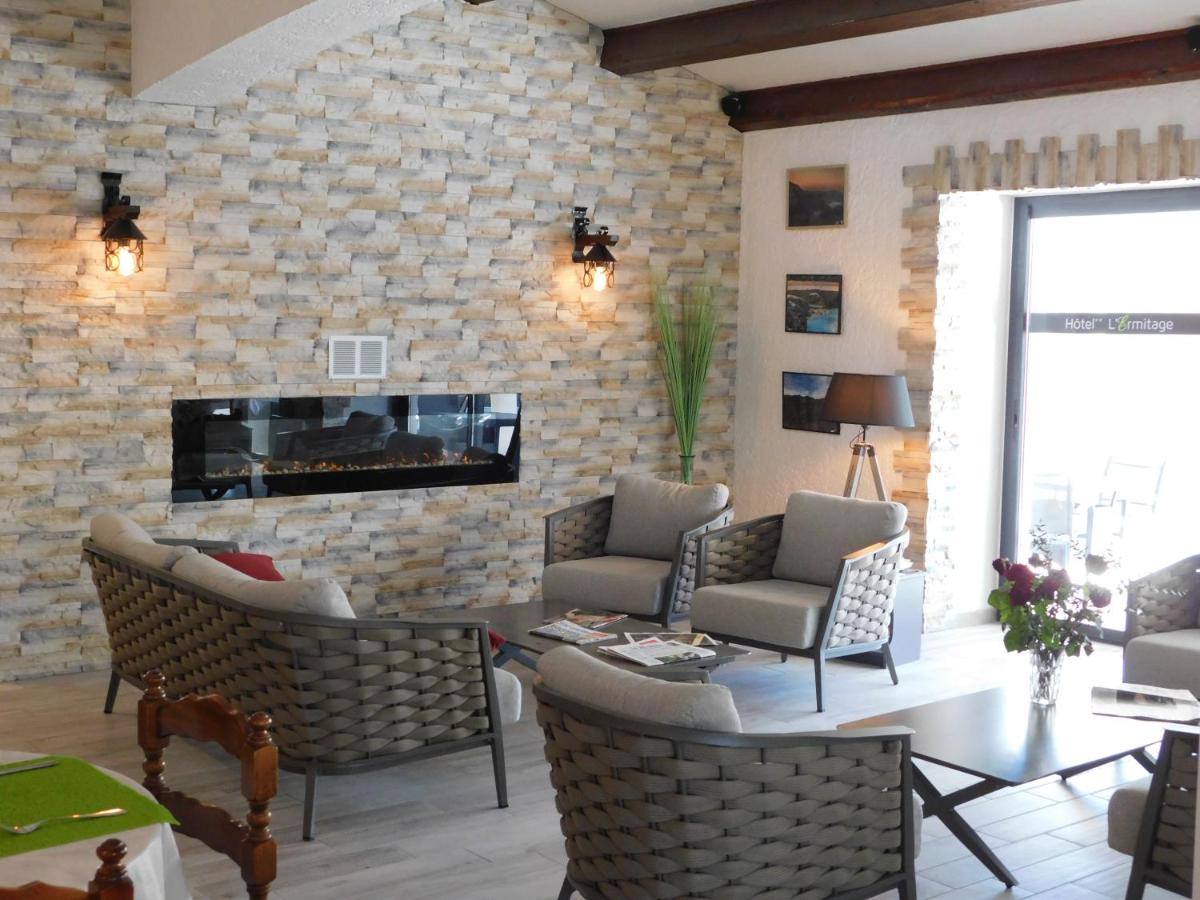 Coin salon dans l'établissement Hôtel Spa L'Ermitage