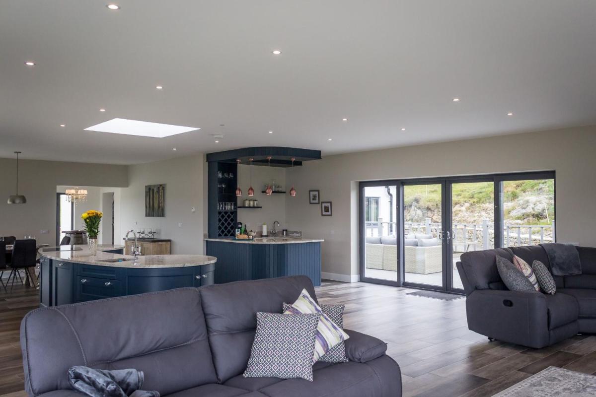 Baybridge House, Sky Road - Housity