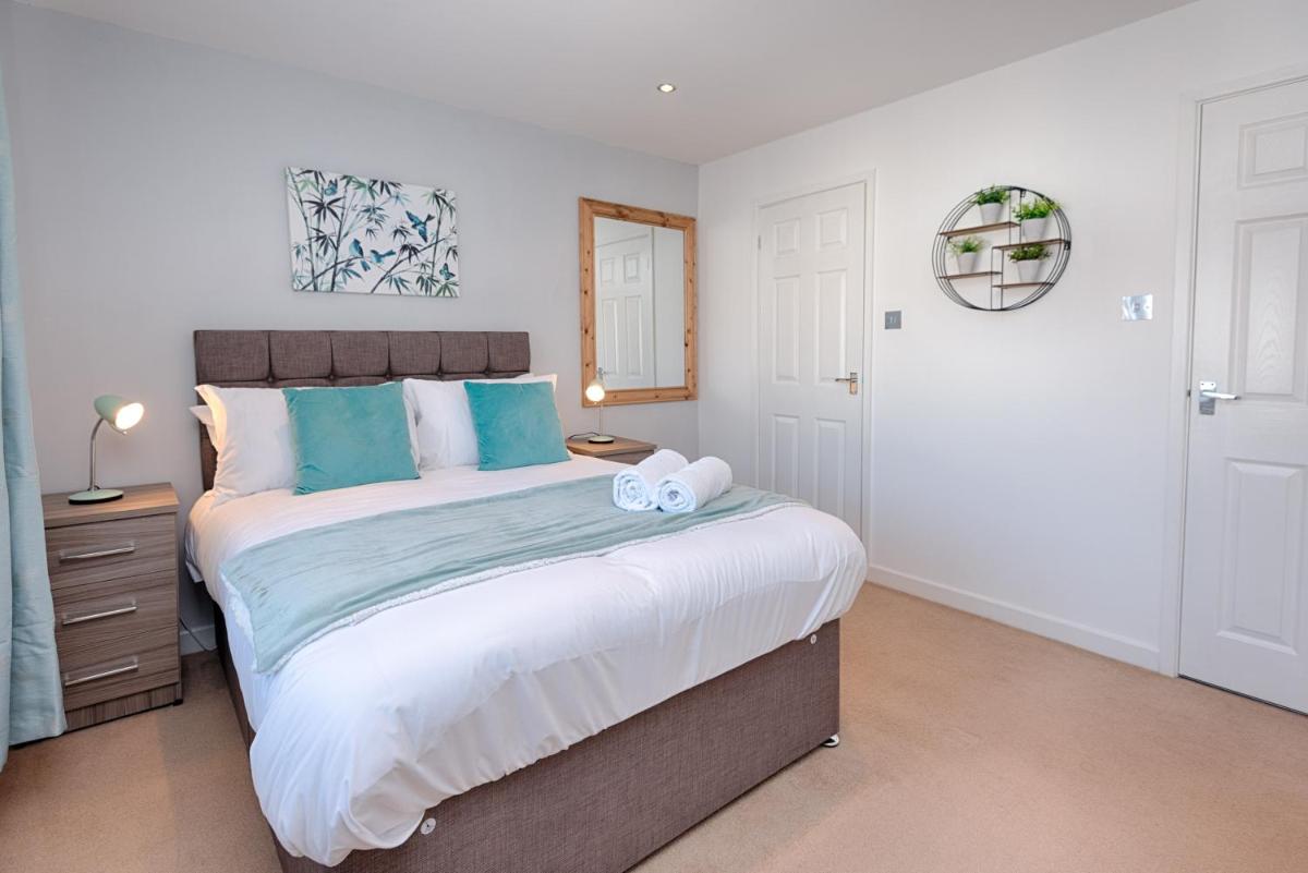4BR Home with En-Suites in Swansea - Hizvo