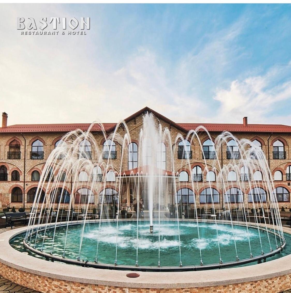 Staryi bastion - Housity