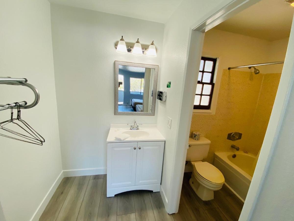 EZ 8 Motel Old Town - Housity