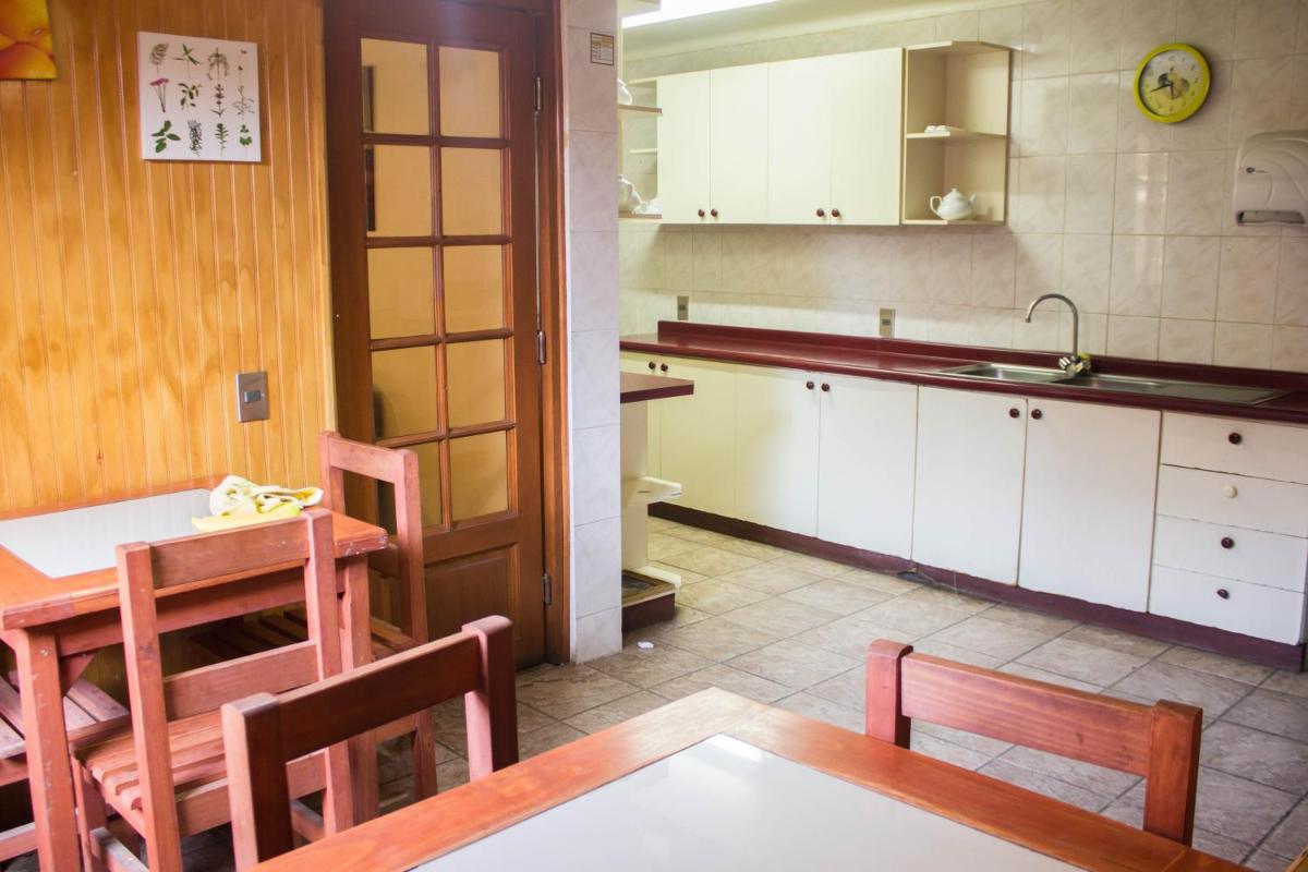 Hostal Helios - Housity