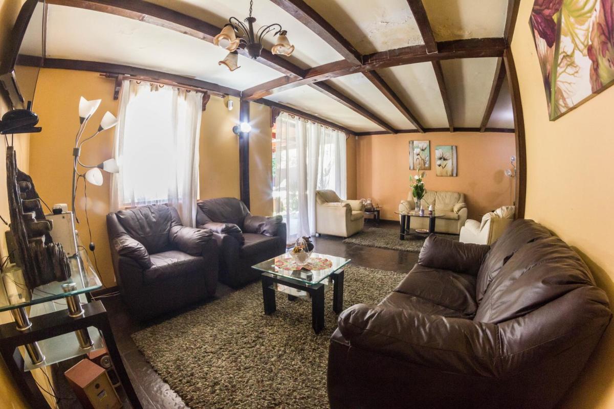 Hostal Helios - Housity