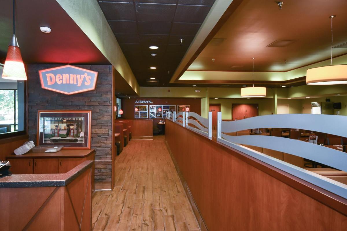 Holiday Inn Lumberton by IHG - Housity