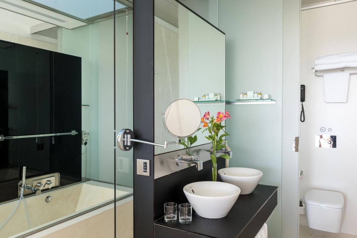 Un baño de Parador de Cádiz