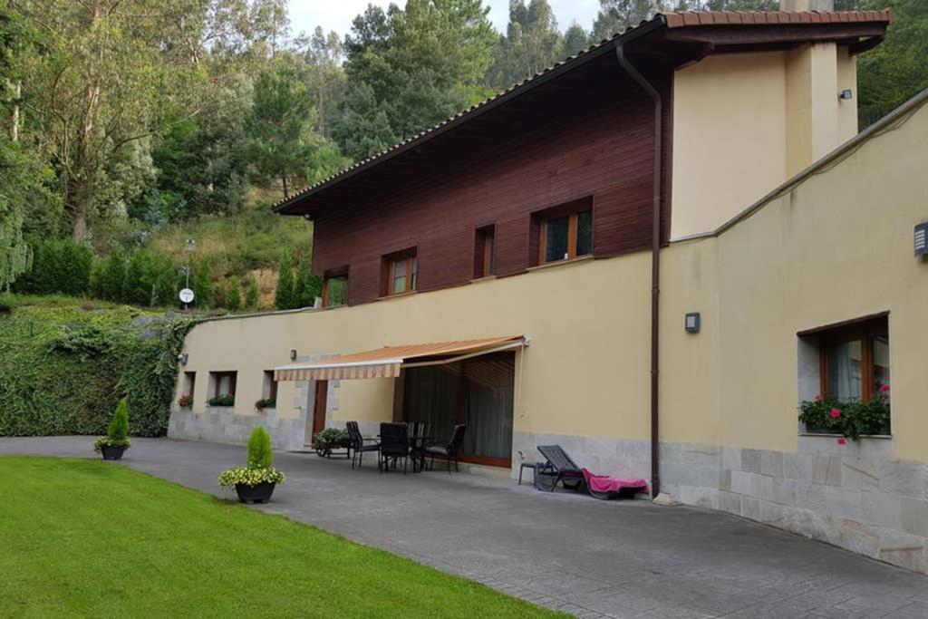 Aliga Etxea. Beach & Mountain Village - Housity