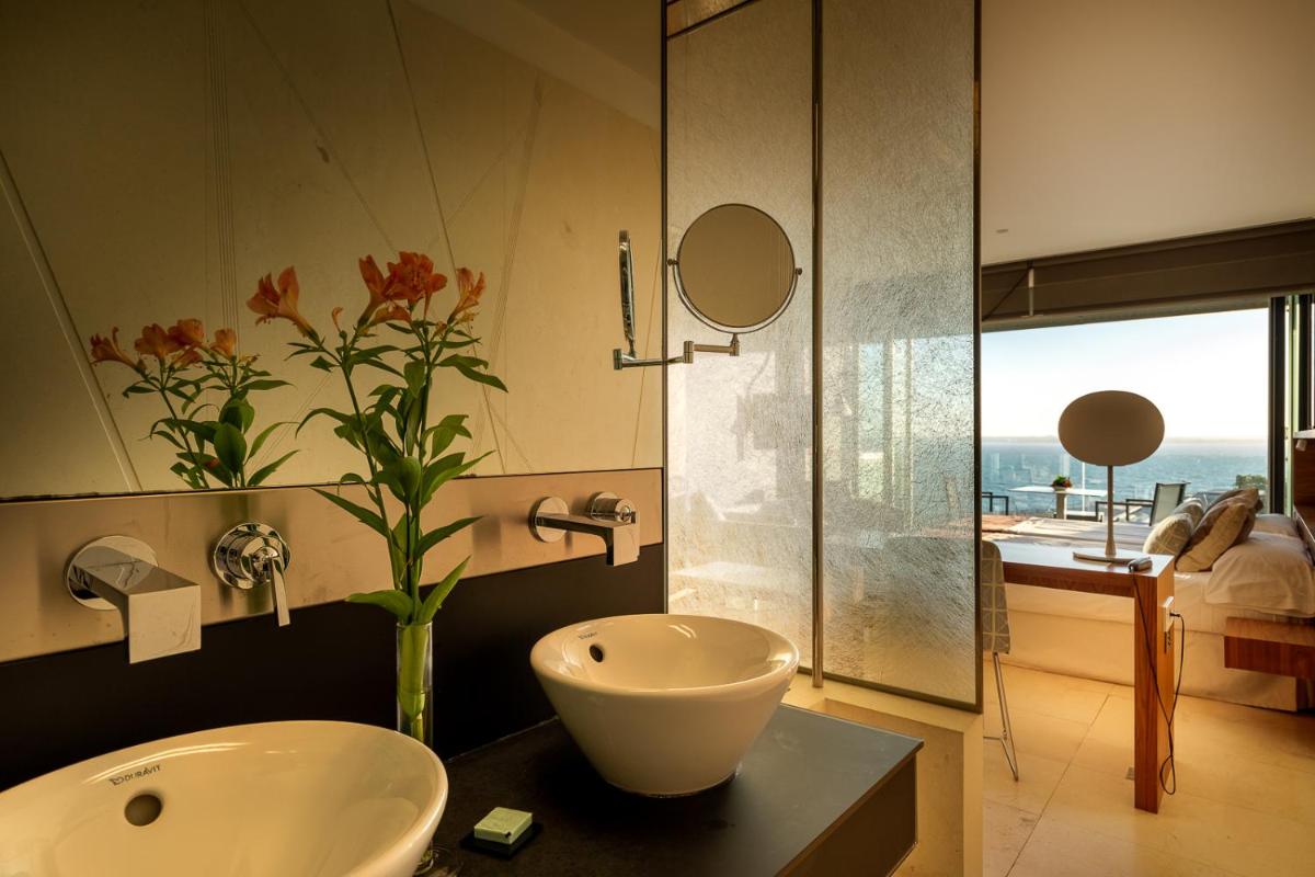 Un baño de Parador de Cádiz