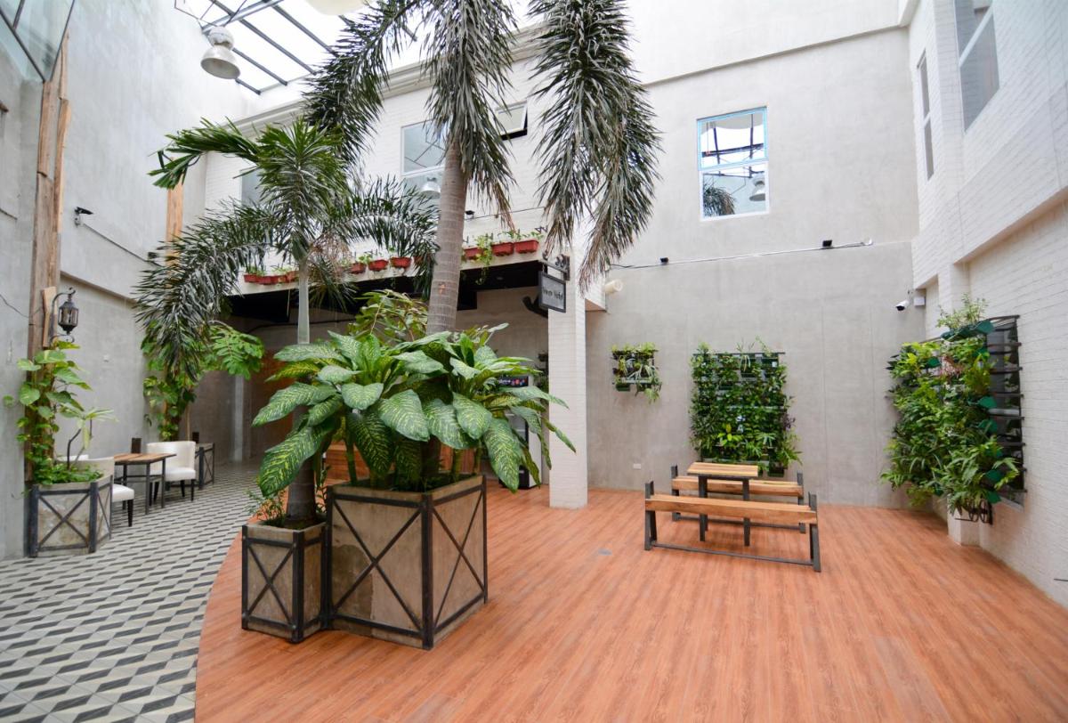 Viven Hotel - Housity