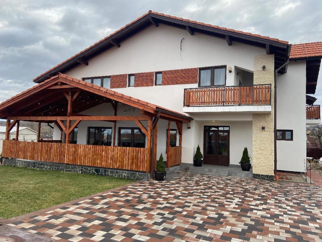 Pensiunea EDEN - Housity