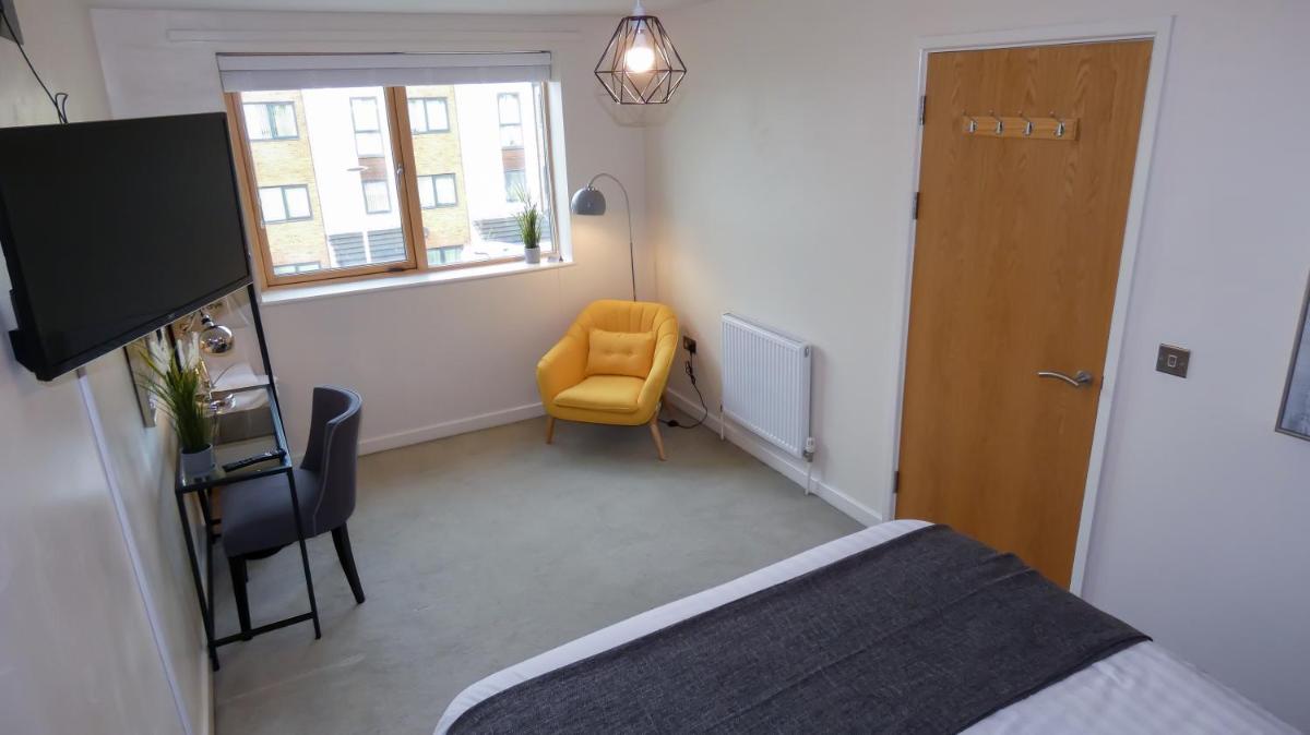 Telford Townhouse with Parking - Housity