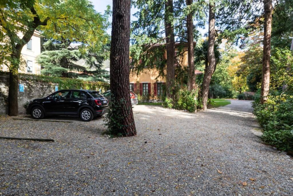 Bilocale nel Parco di Villa Erba - Housity