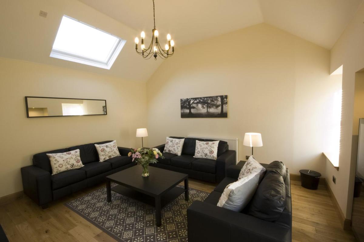 Harviestoun House - Housity