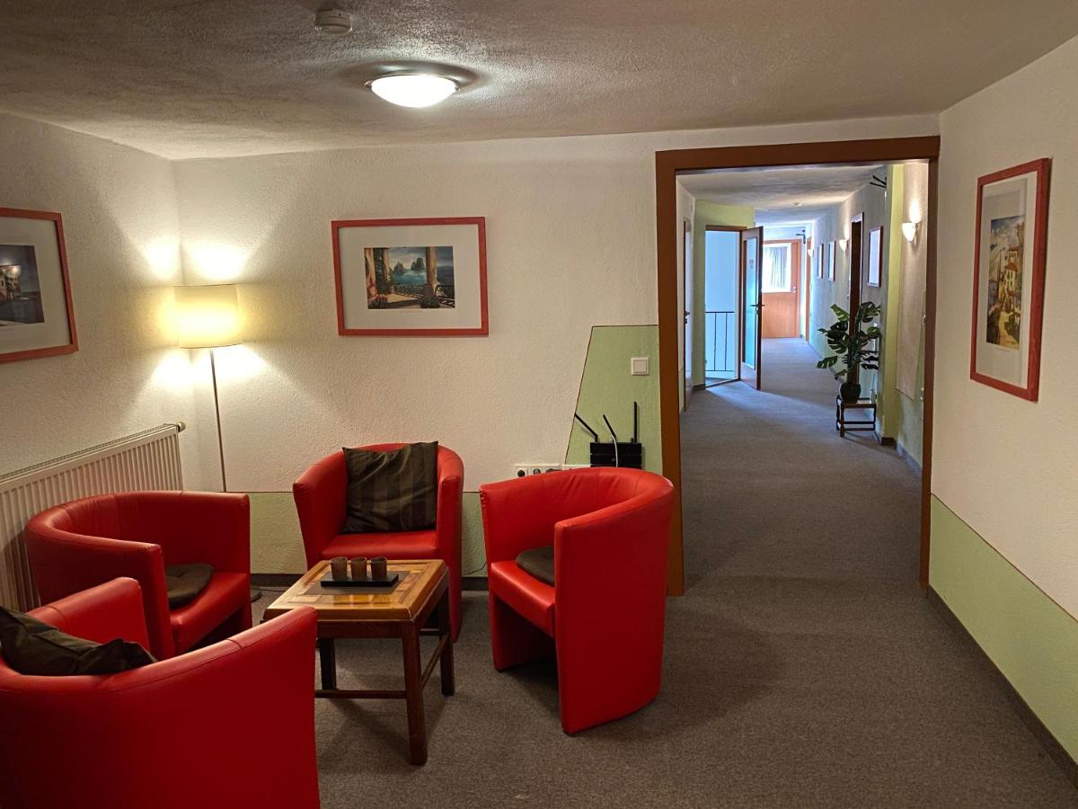 Hotel Garni Goldene Traube - Housity