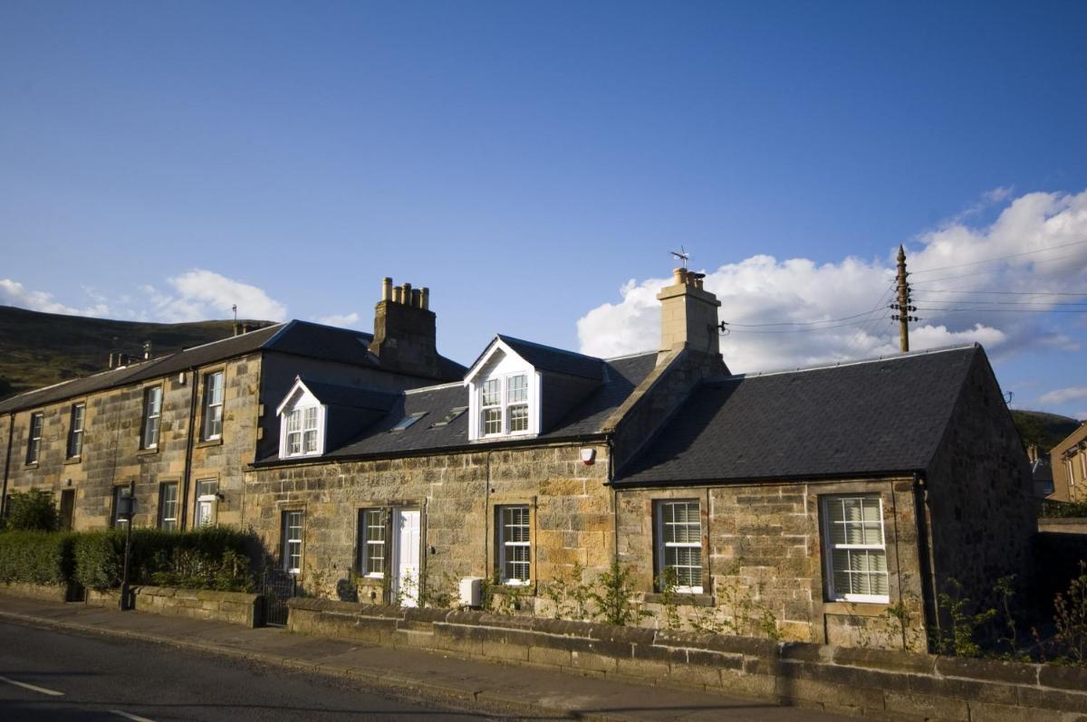 Harviestoun House - Housity