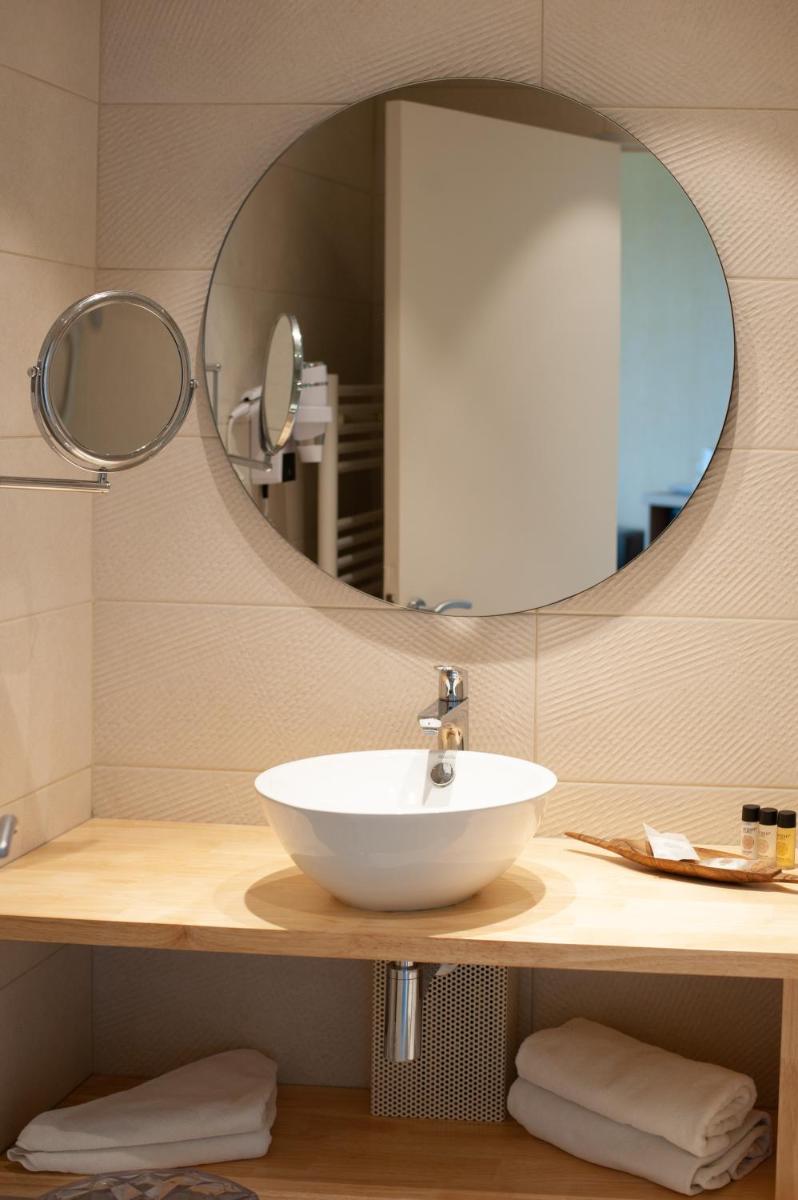 Salle de bains dans l'établissement Hôtel Les Corallines - Thalasso & Resort