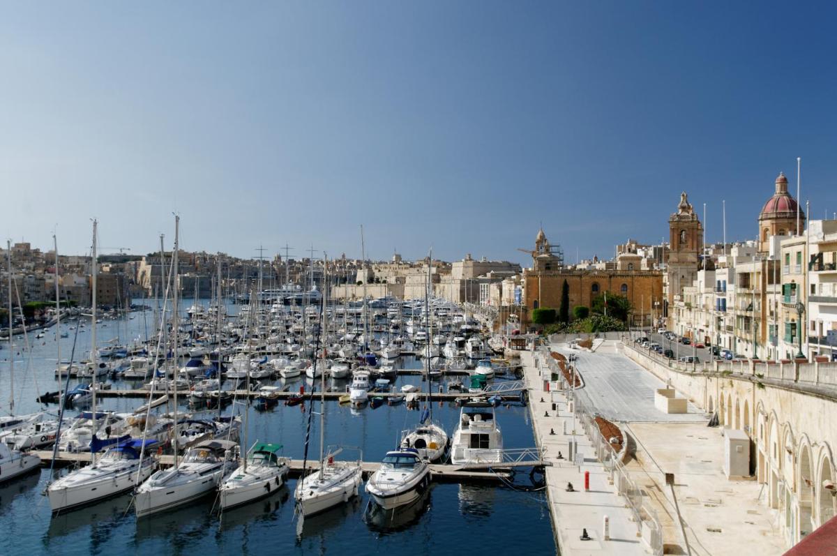 Suitetrails - 3 Bedroom Town House, Vittoriosa
