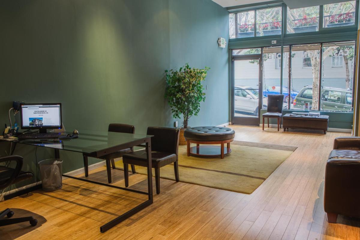 Casa Loma Hotel - Housity