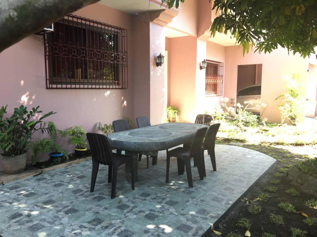 Magayon Pink House - Housity