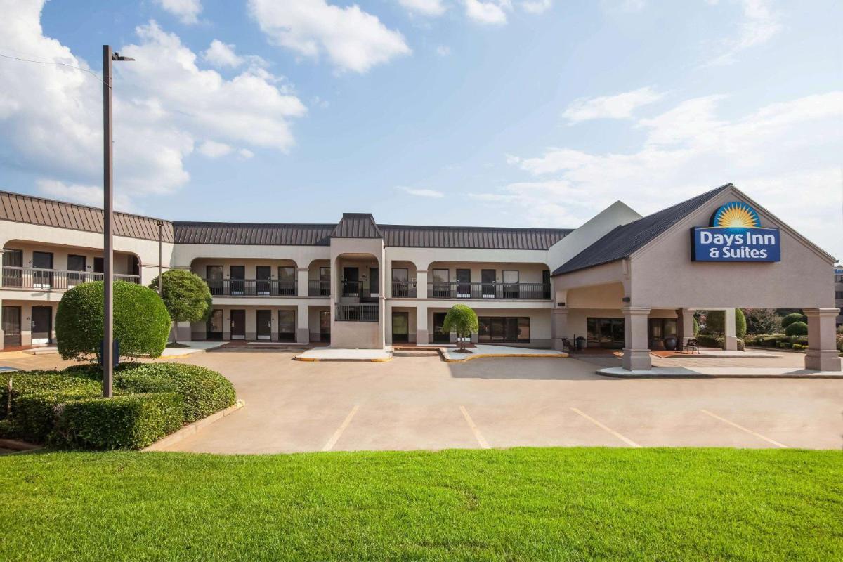 Days Inn & Suites by Wyndham Tyler - Housity