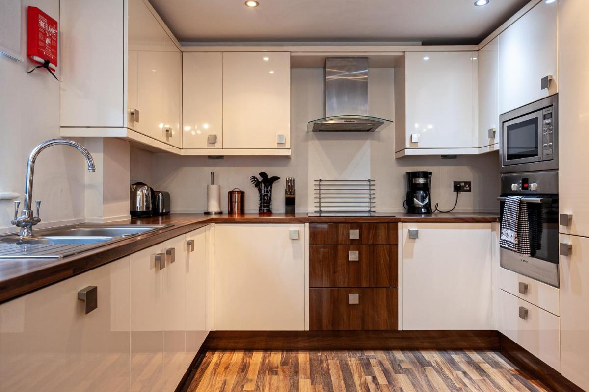 Dreamhouse Apartments Manchester City West - Housity