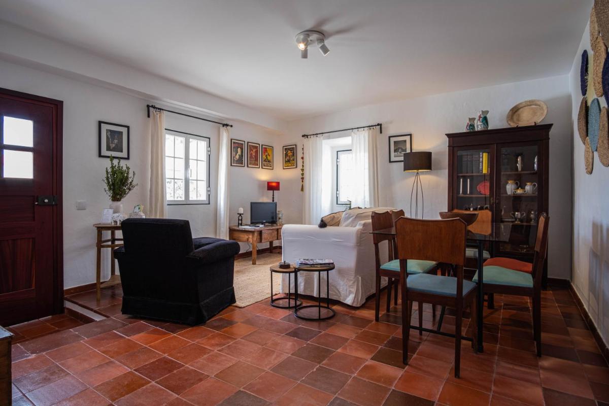 Casa do Largo - Litle house by the vines - Housity