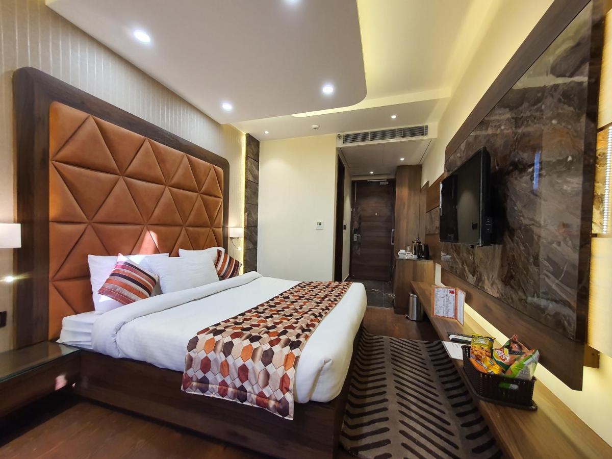 Hotel Makhan Residency - Housity