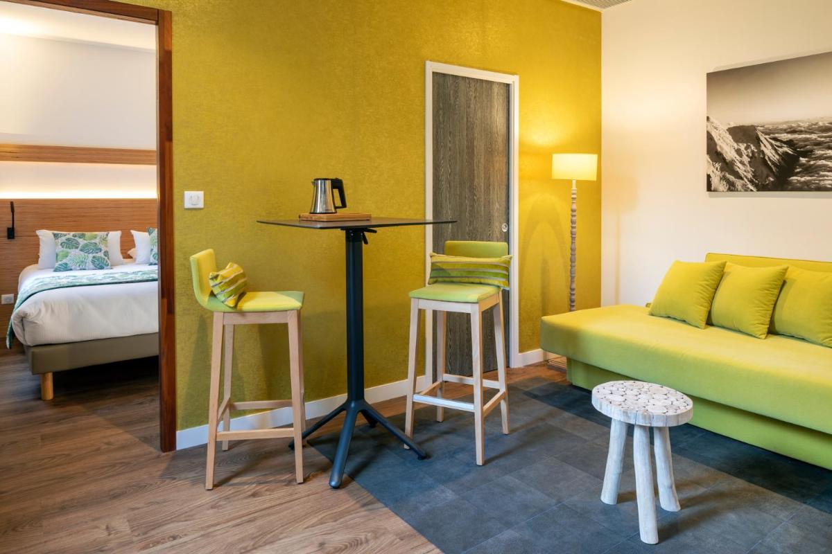 Un ou plusieurs lits dans un hébergement de l'établissement Hotel Du Commerce Spa