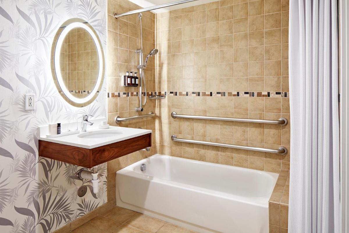 Carmel Mission Inn - Housity