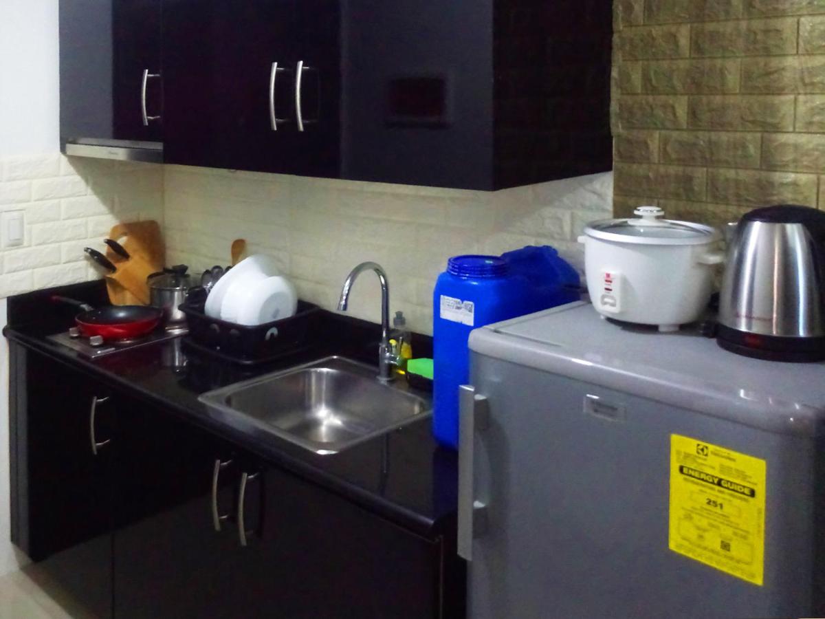 StayHere SM Light Tropical Staycation Boni MRT - Housity