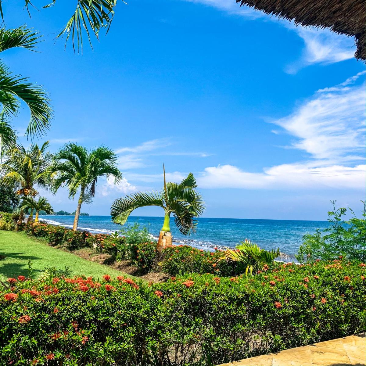 Villa Cahaya - Bali Sea Villas Beachfront and private pool - Housity