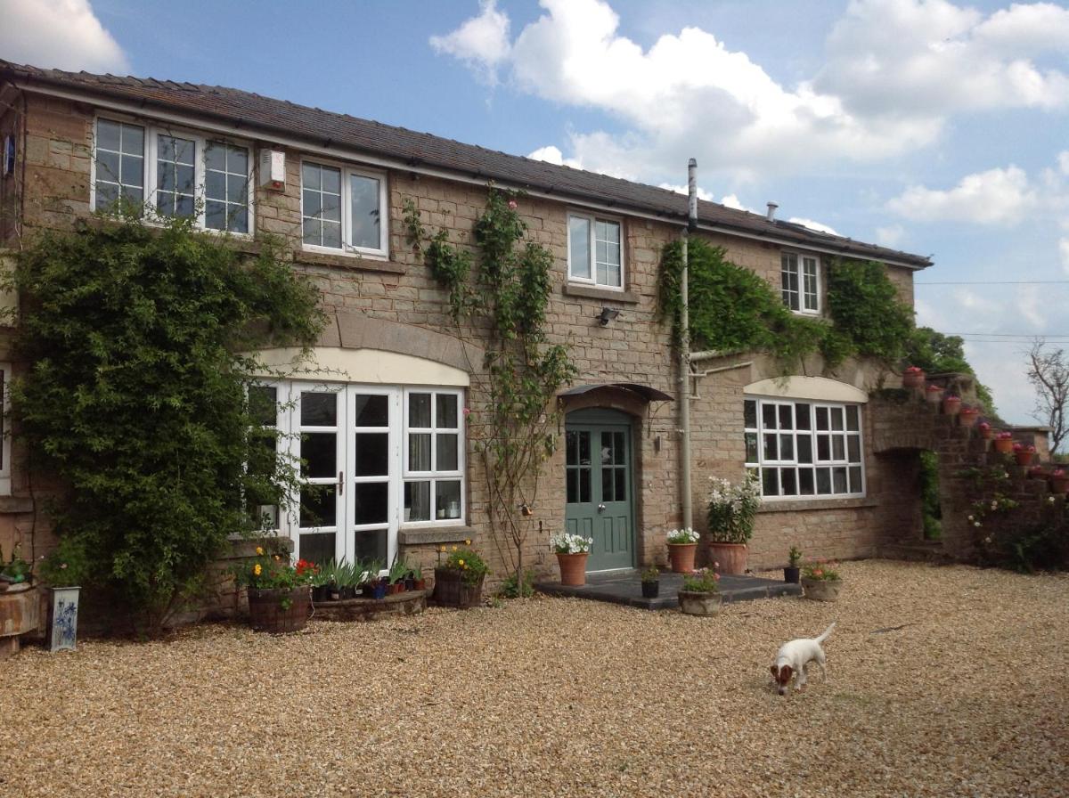The Coach House - Housity