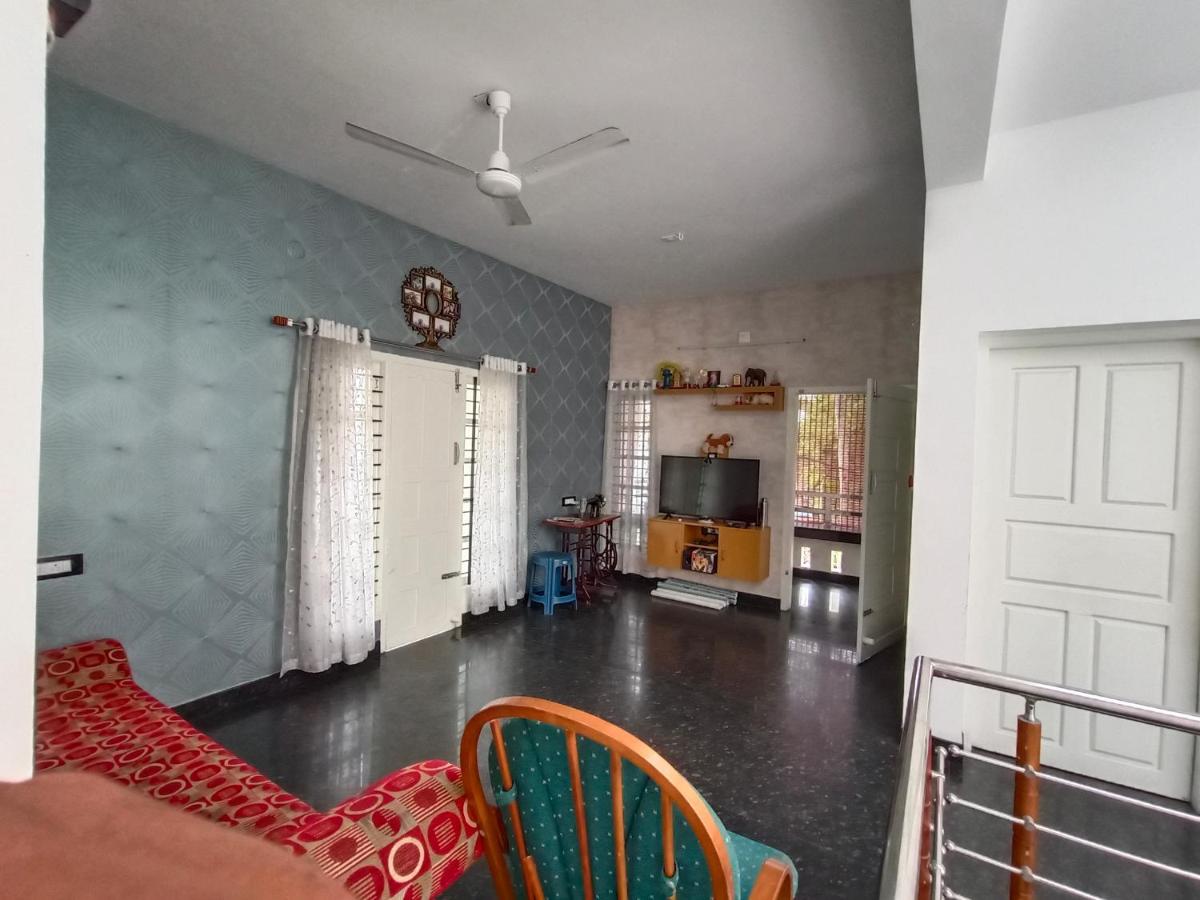 Alleppey Waves - Housity