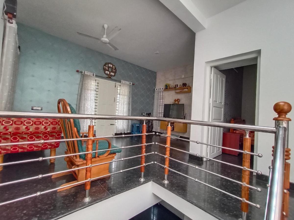 Alleppey Waves - Housity