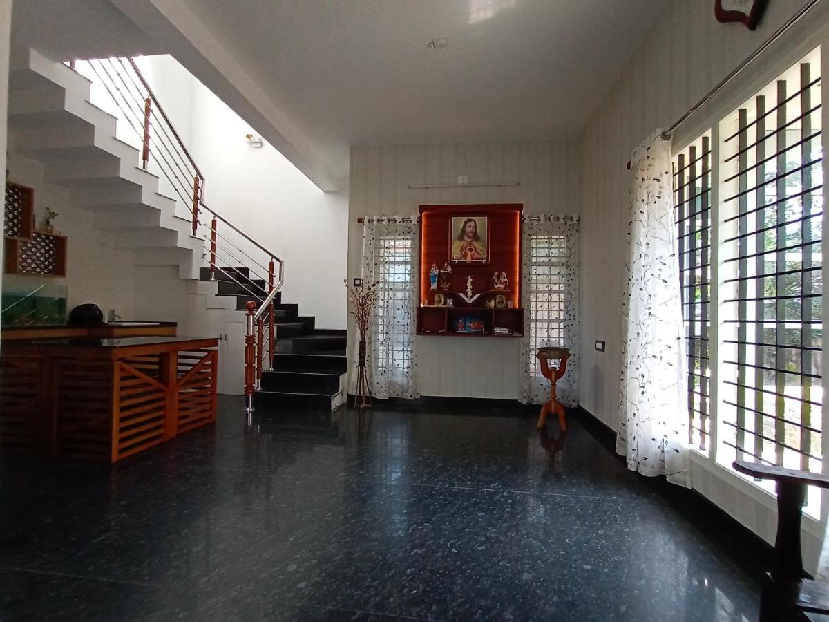 Alleppey Waves - Housity