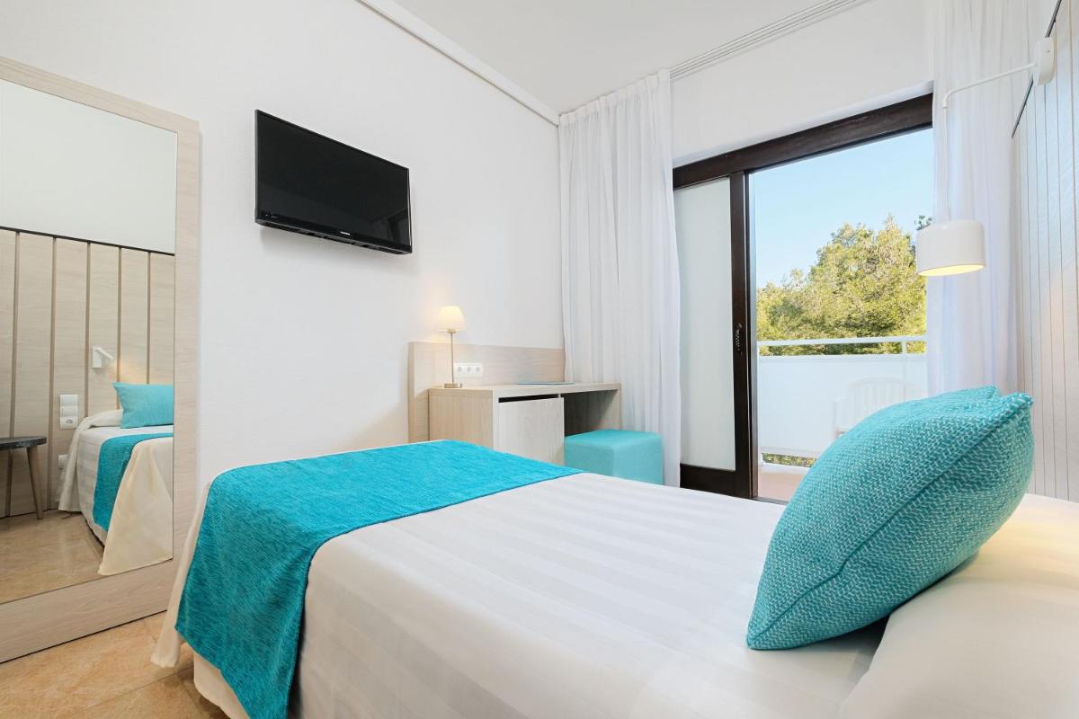 Cama o camas de una habitación en azuLine Hotel Bergantin