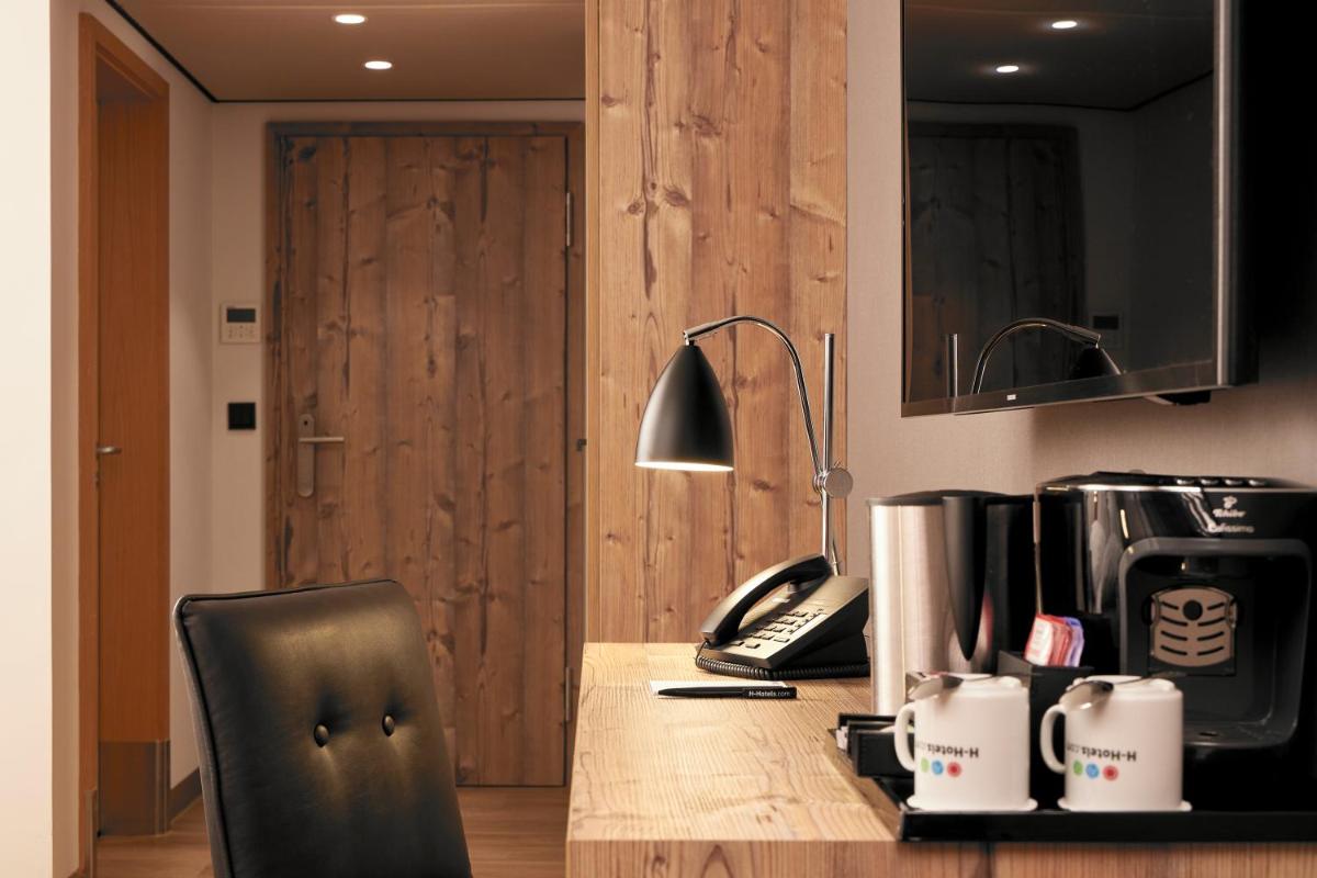 Küche/Küchenzeile in der Unterkunft HYPERION Hotel Garmisch - Partenkirchen