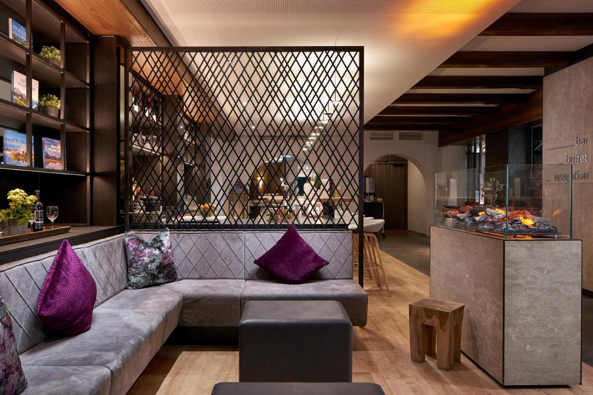 Ein Sitzbereich in der Unterkunft HYPERION Hotel Garmisch - Partenkirchen