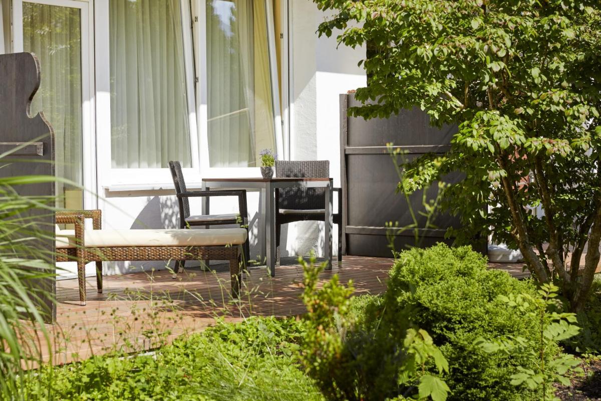 Ein Garten an der Unterkunft HYPERION Hotel Garmisch - Partenkirchen