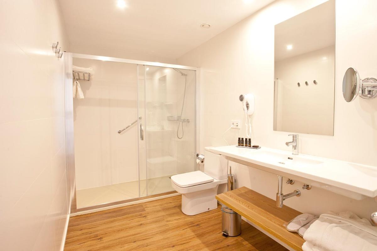 Un baño de Aparthotel Ponent Mar