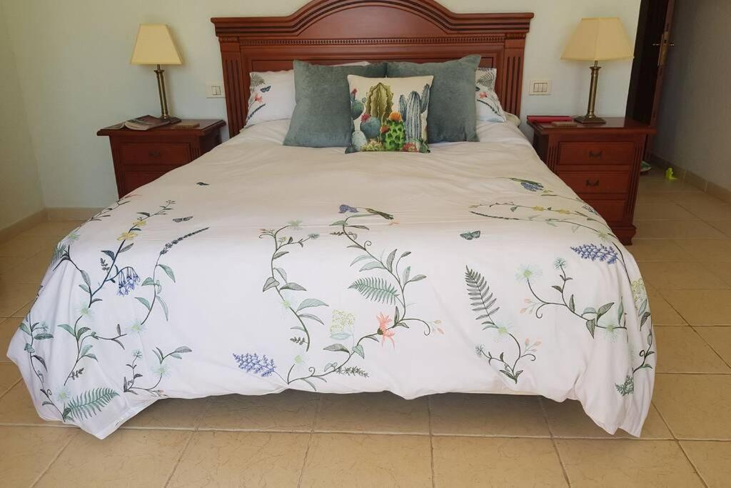 Casa Amber, Los Gigantes, Simply Stunning - Housity
