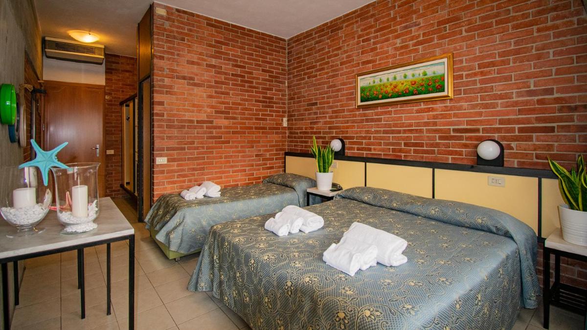 Hotel Marina - Housity