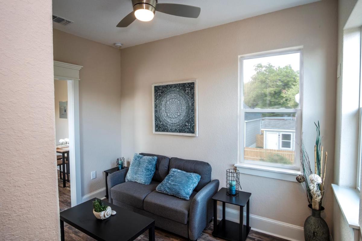 Beautiful Guest House on New Built Home Near Downtown - Housity