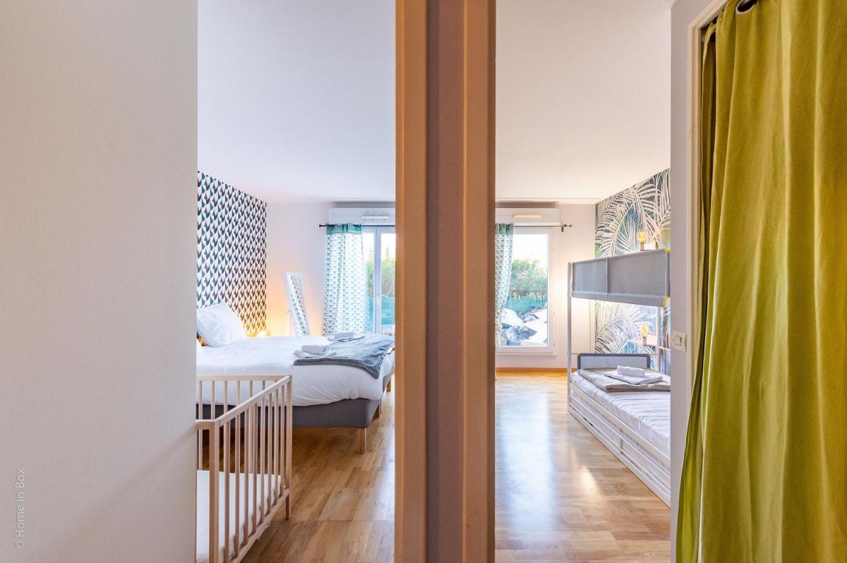 The Graphic Condo - Fairytale Factory - Housity