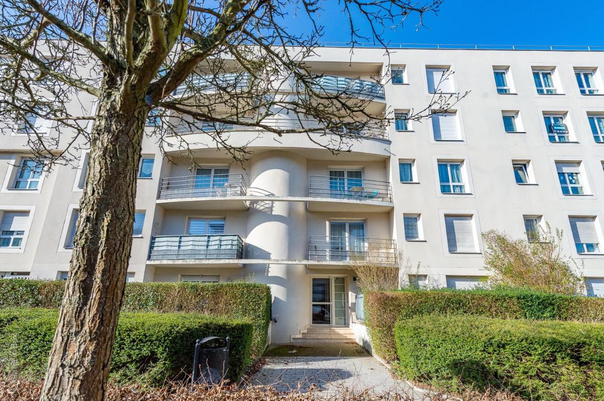 The Graphic Condo - Fairytale Factory - Housity