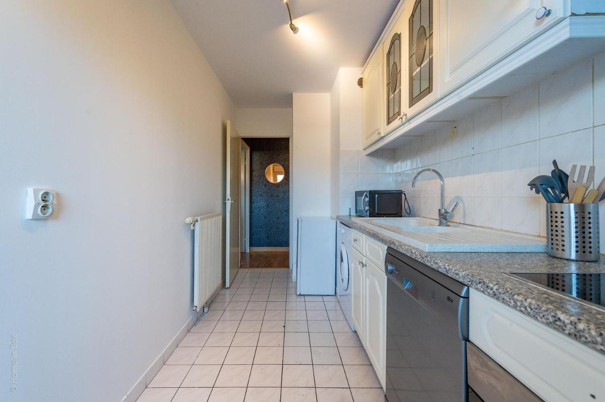 The Graphic Condo - Fairytale Factory - Housity
