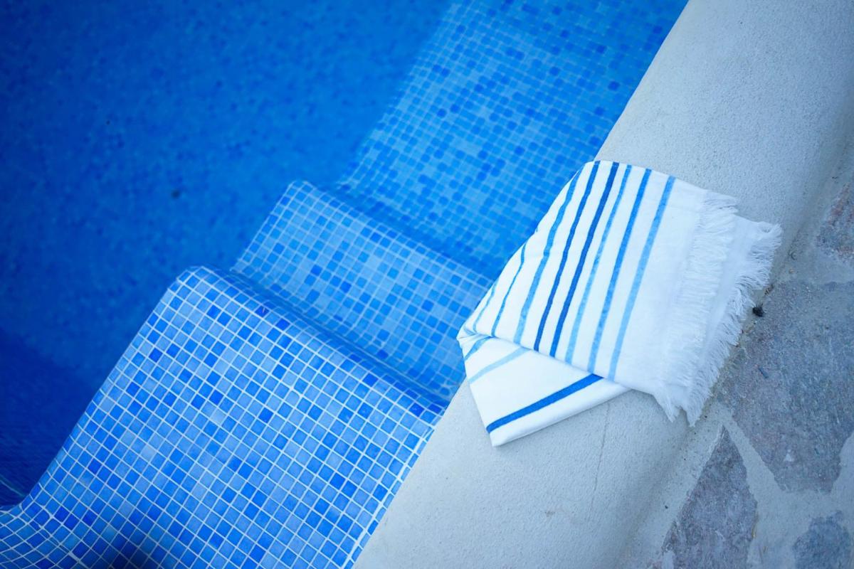 Ronda Center Apartments with Pool - Housity