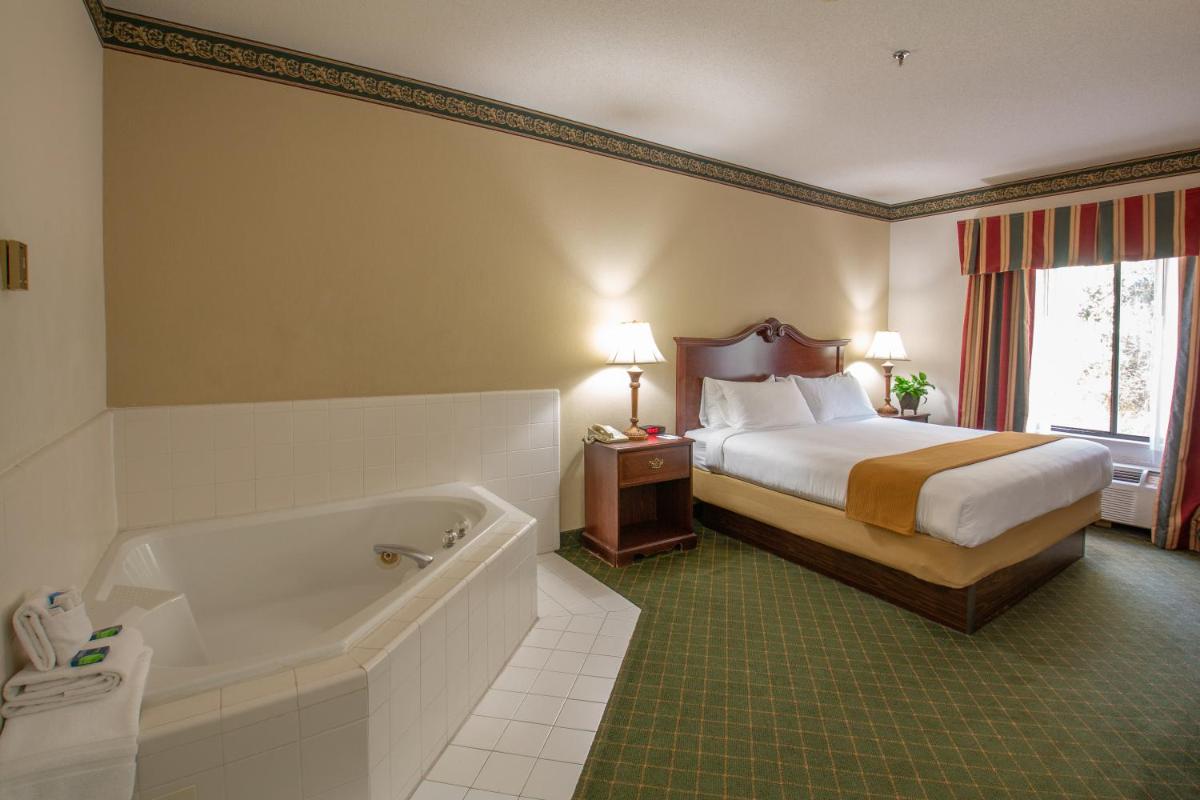 Moncks Corner Inn - Housity