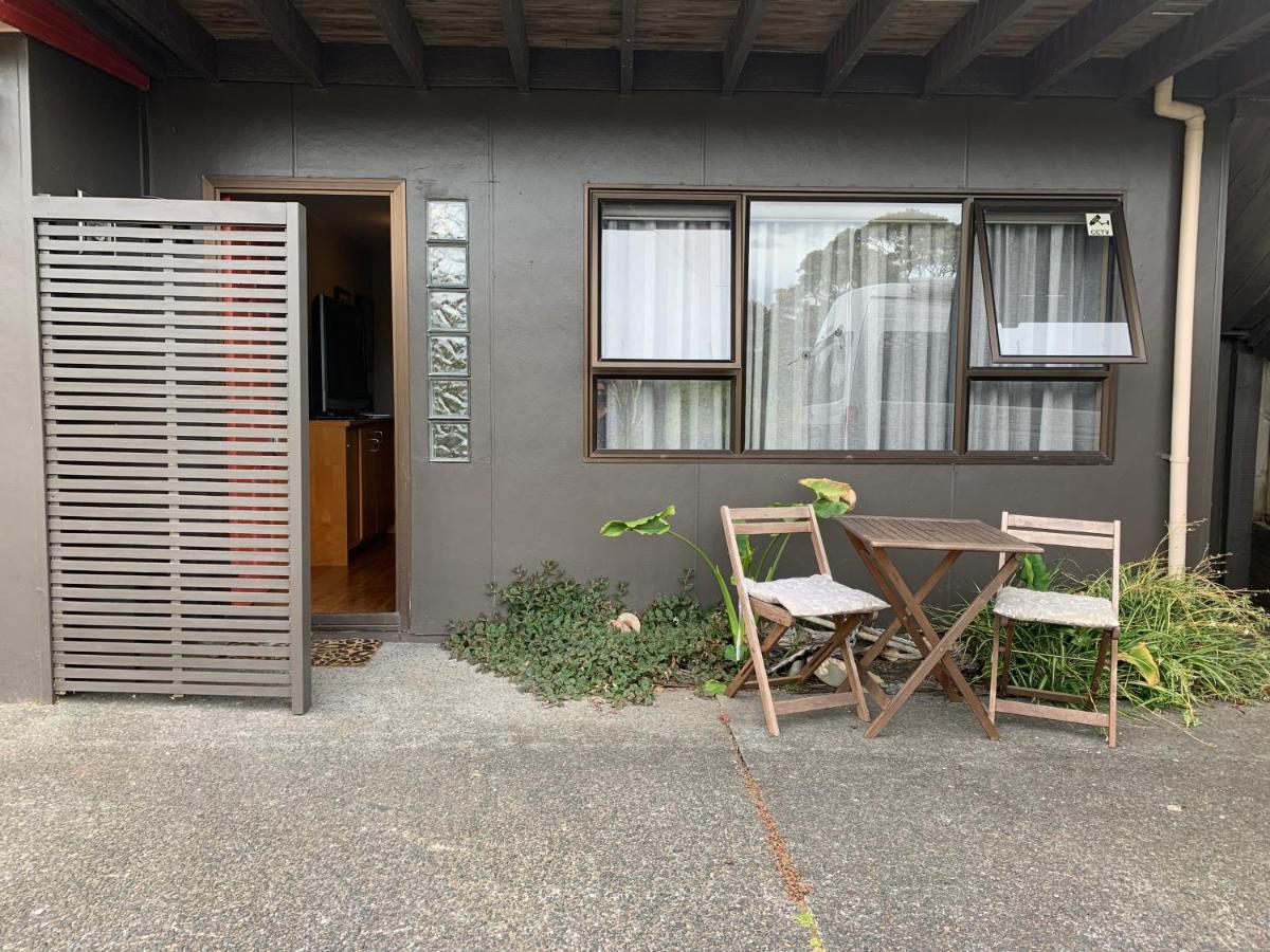 Opanuku Out West - Housity